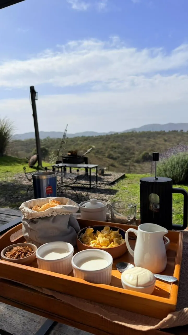 Bandeja de desayuno en el deck
